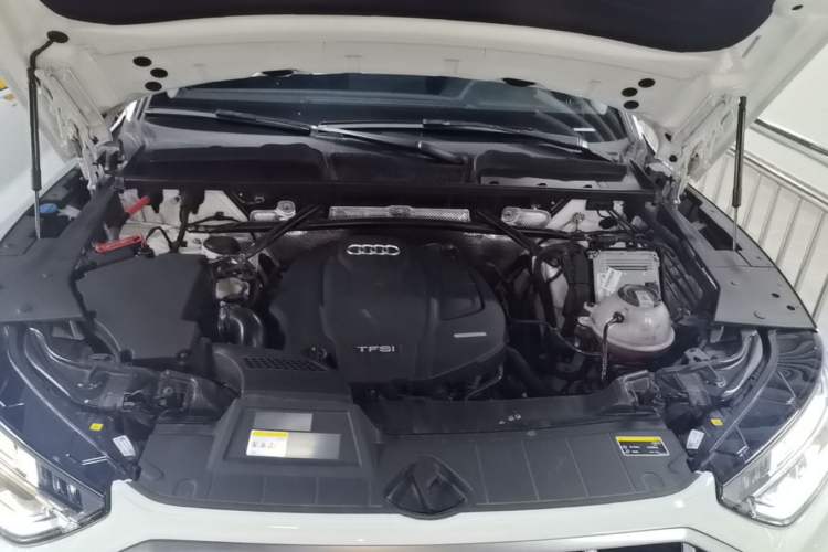 Used Audi Q5L 2022 40T Fashionable and Elegant Model Engine Bay