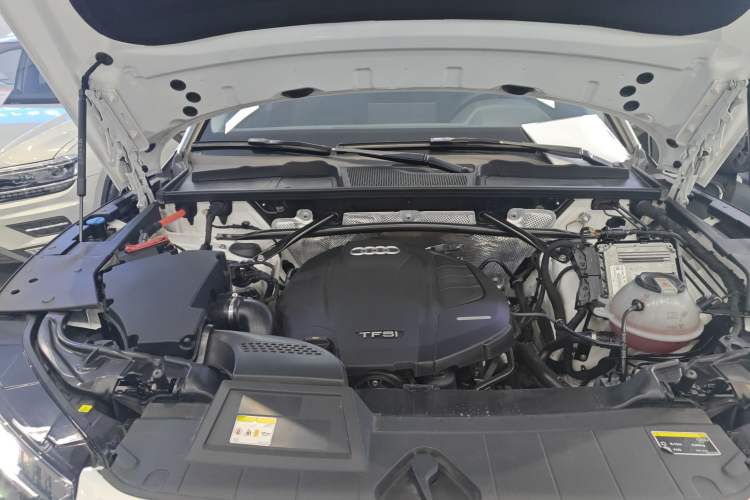 Used Audi Q5L 2022 40T Luxury Elegant Model Engine Bay