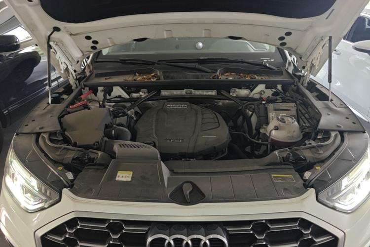 Used Audi Q5L 2022 40T Luxury Dynamic Model Engine Bay