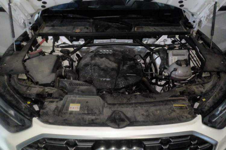 Used Audi Q5L 2022 40T Luxury Dynamic Model Engine Bay