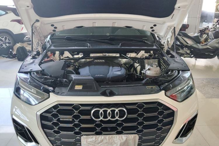Used Audi Q5L 2022 45T Luxury Dynamic Model Engine Bay