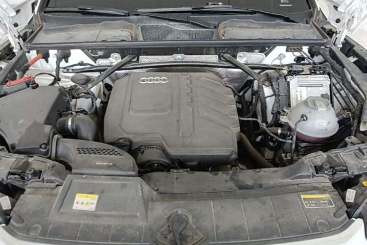 Used Audi Q5L 2022 40T Fashionable and Elegant Model Engine Bay