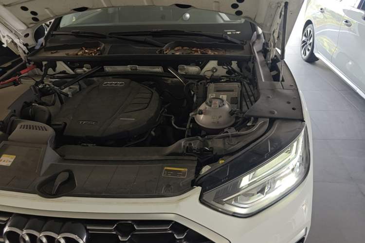 Used Audi Q5L 2022 40T Luxury Dynamic Model Engine Bay Left