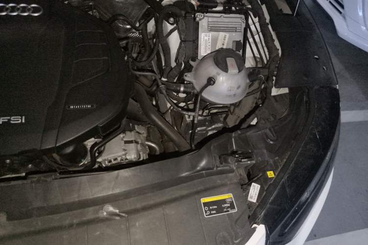Used Audi Q5L 2022 40T Luxury Dynamic Model Engine Bay Left