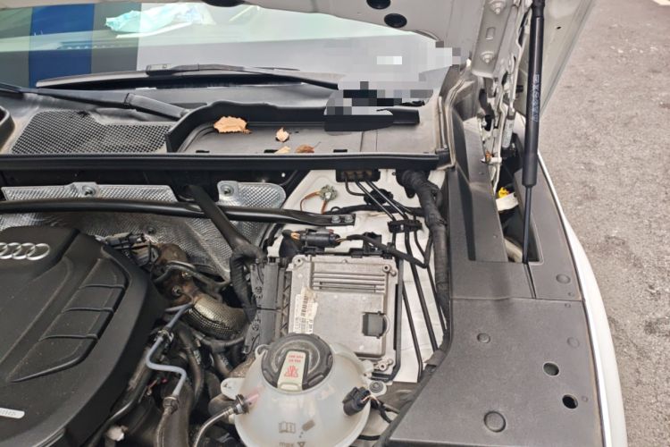 Used Audi Q5L 2022 40T Fashionable and Elegant Model Engine Bay Left