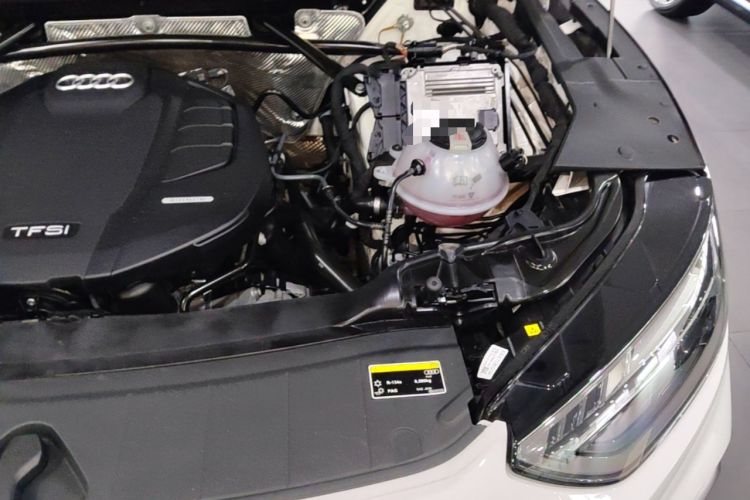 Used Audi Q5L 2022 40T Luxury Dynamic Model Engine Bay Left