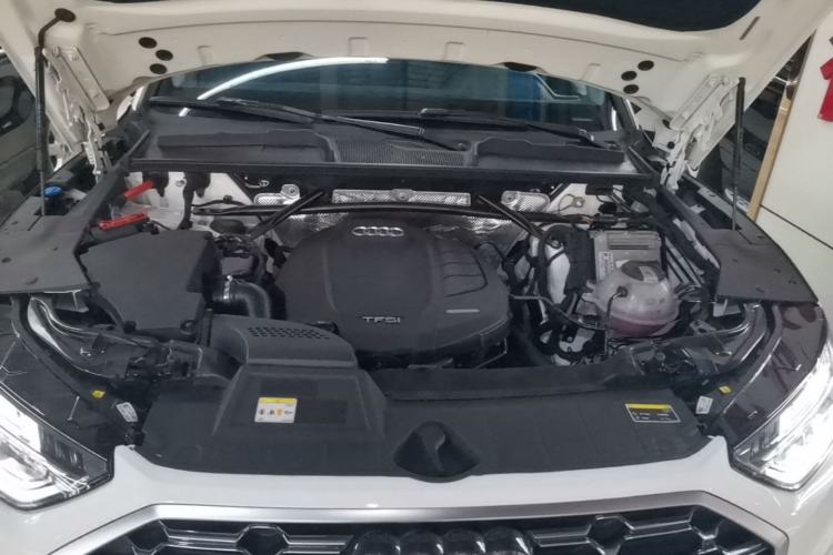Used Audi Q5L 2022 40T Fashionable and Dynamic Model Engine Bay