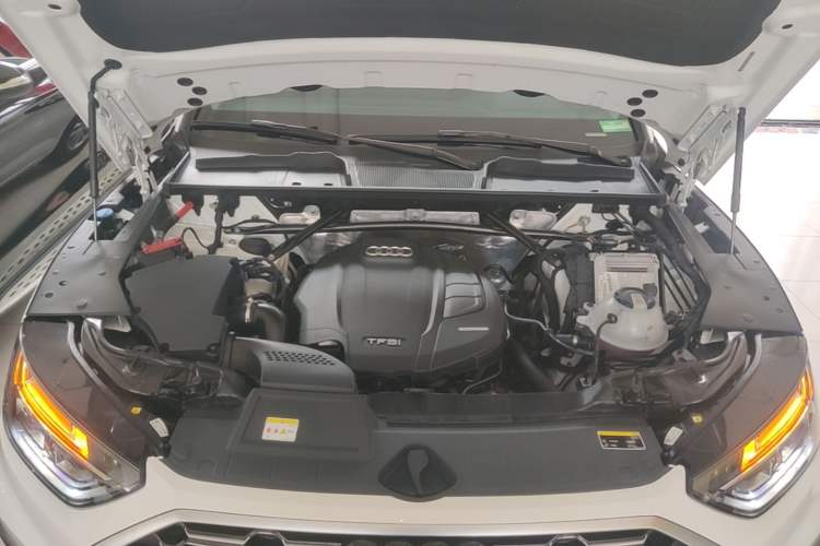 Used Audi Q5L 2022 Updated 40T Luxury Dynamic Edition Engine Bay