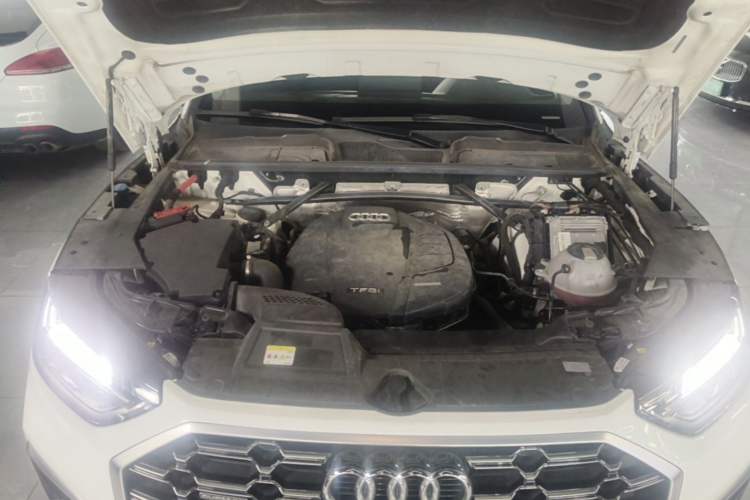 Used Audi Q5L 2022 40T Luxury Dynamic Model Engine Bay