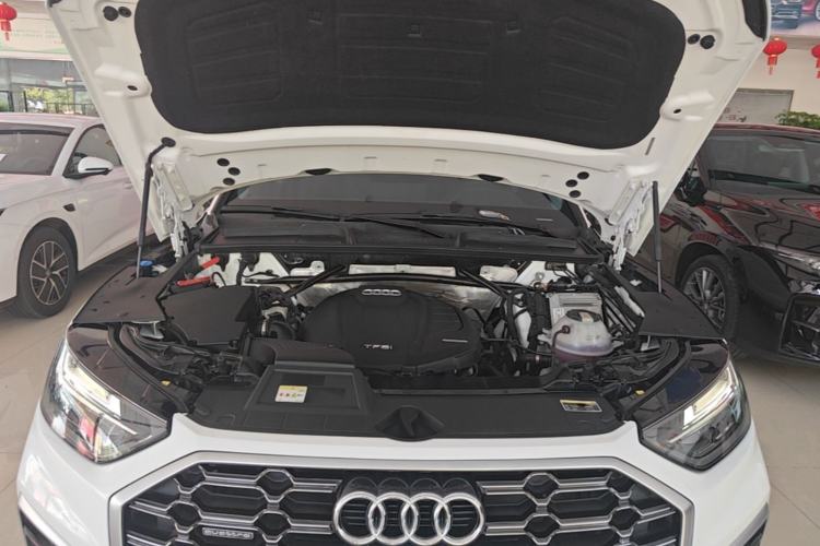 Used Audi Q5L 2022 Updated 40T Luxury Dynamic Edition Engine Bay