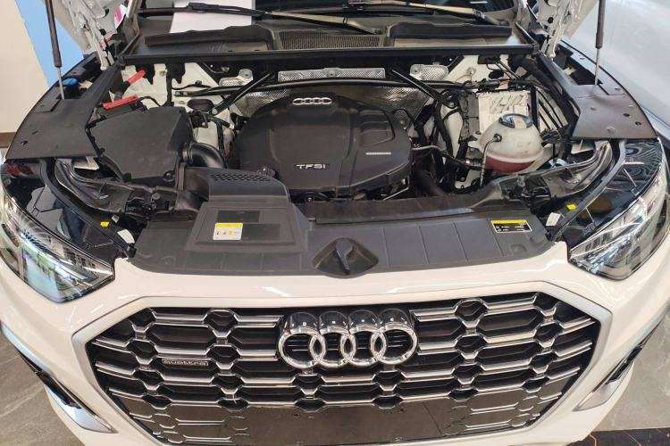 Used Audi Q5L 2022 Updated 45T Luxury Dynamic Version Engine Bay