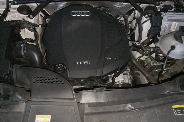 Used Audi Q5L 2022 40T Luxury Dynamic Model Engine Bay