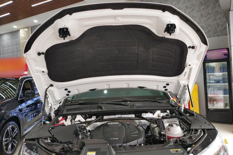 Used Audi Q5L 2022 Updated 40T Luxury Dynamic Edition Engine Bay