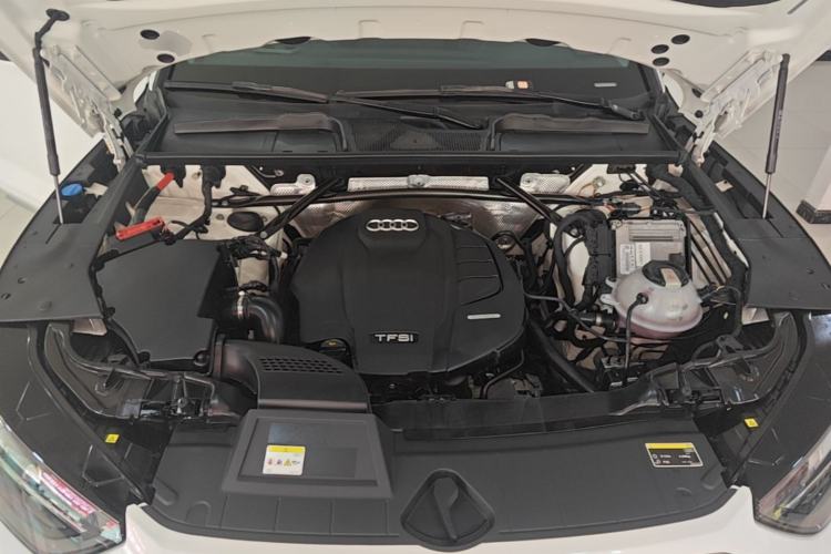 Used Audi Q5L 2022 Updated 40T Luxury Dynamic Edition Engine Bay