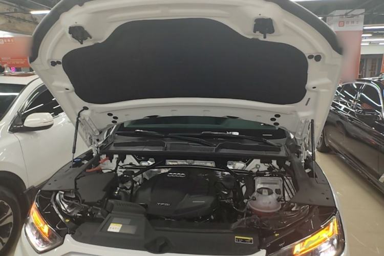 Used Audi Q5L 2022 40T Luxury Dynamic Model Engine Bay