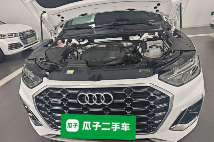 Used Audi Q5L 2022 40T Luxury Dynamic Model Engine Bay