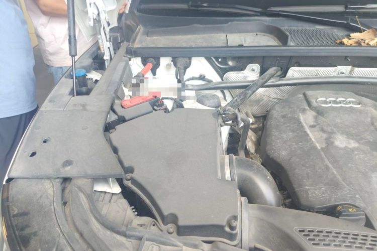 Used Audi Q5L 2022 Updated 45T Luxury Dynamic Version Engine Bay Right
