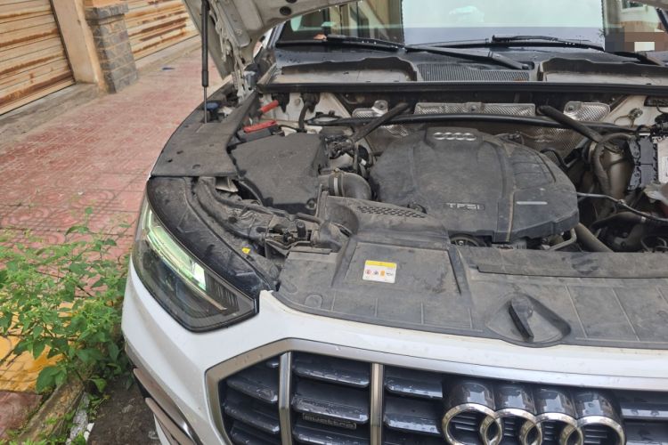 Used Audi Q5L 2022 40T Luxury Elegant Model Engine Bay Right