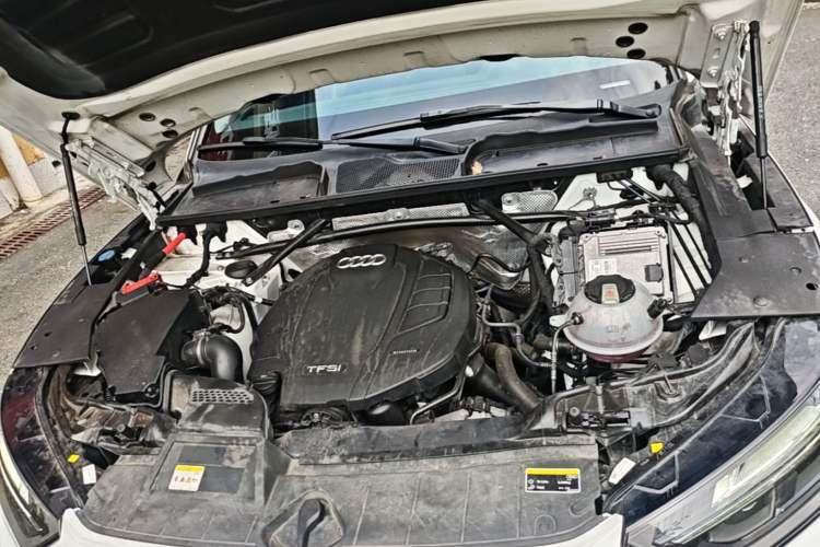 Used Audi Q5L 2022 40T Fashionable and Dynamic Model Engine Bay