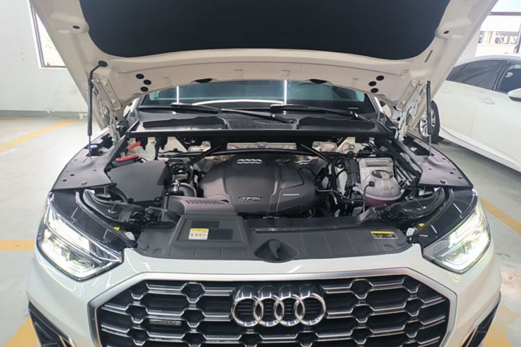 Used Audi Q5L 2022 40T Fashionable and Dynamic Model Engine Bay