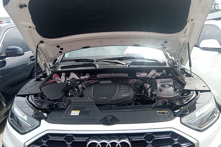 Used Audi Q5L 2022 40T Luxury Dynamic Model Engine Bay