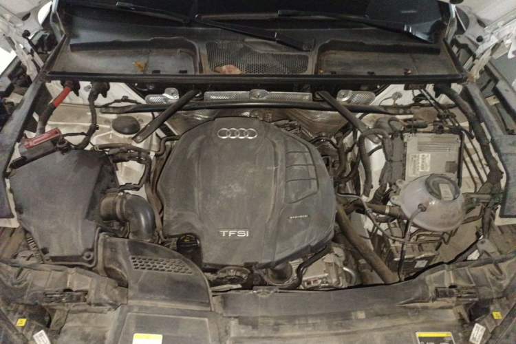 Used Audi Q5L 2022 40T Fashionable and Elegant Model Engine Bay