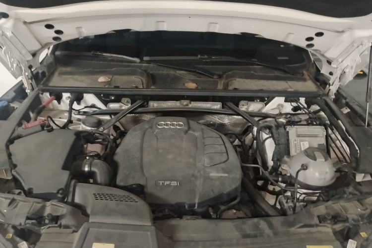 Used Audi Q5L 2022 Updated 40T Luxury Dynamic Edition Engine Bay