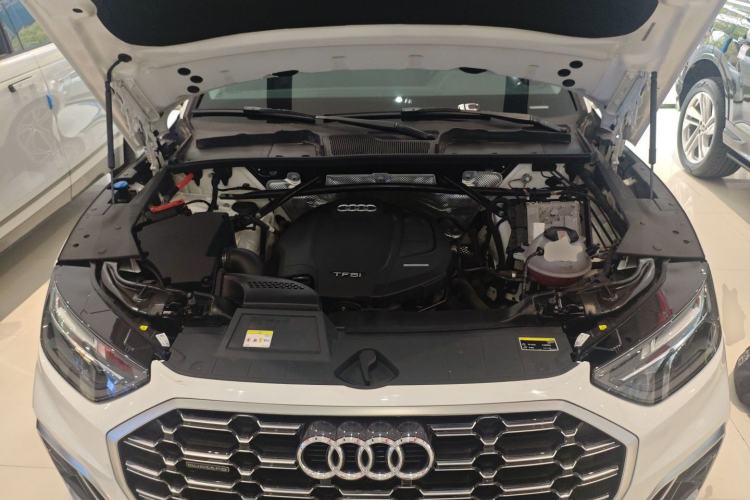Used Audi Q5L 2022 45T Luxury Dynamic Model Engine Bay