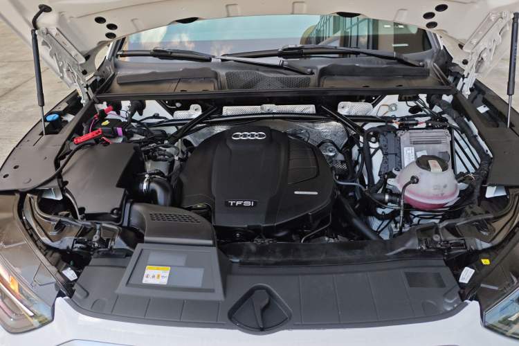 Used Audi Q5L 2022 Updated 40T Luxury Dynamic Edition Engine Bay