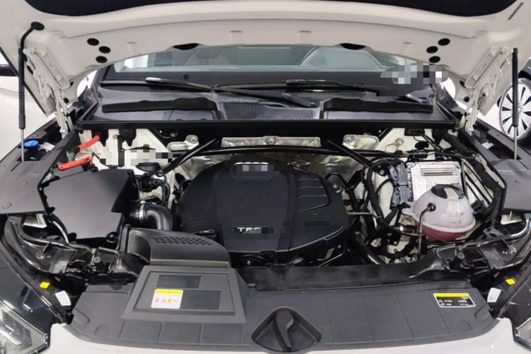 Used Audi Q5L 2022 40T Luxury Dynamic Model Engine Bay