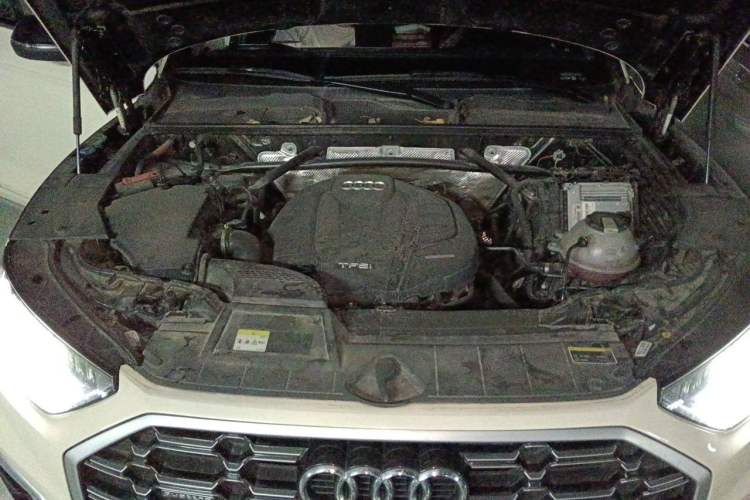 Used Audi Q5L 2022 40T Fashionable and Dynamic Model Engine Bay