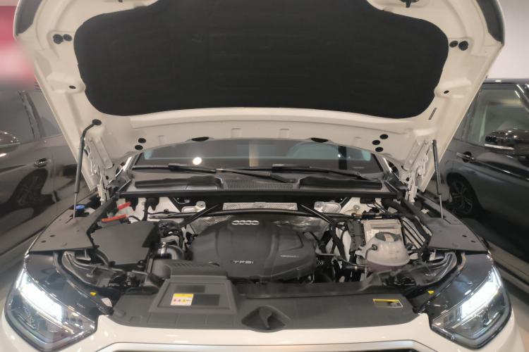 Used Audi Q5L 2022 Updated 40T Luxury Dynamic Edition Engine Bay