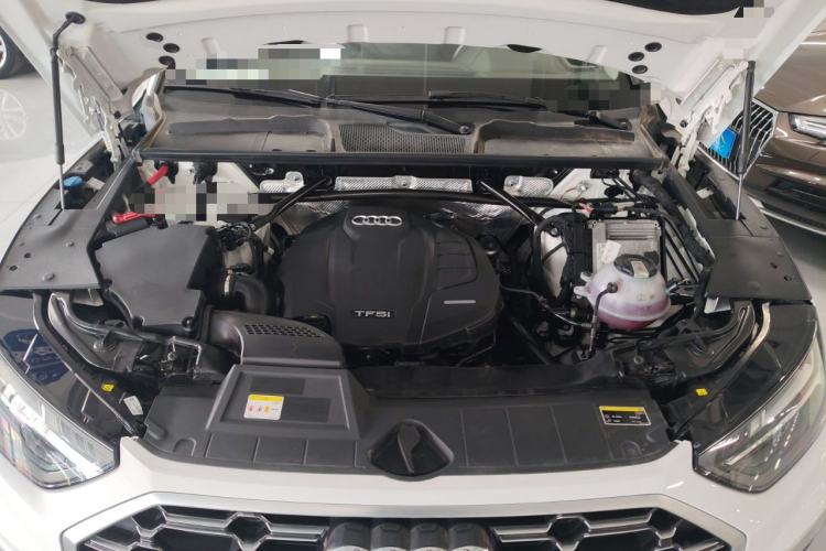 Used Audi Q5L 2022 40T Luxury Dynamic Model Engine Bay
