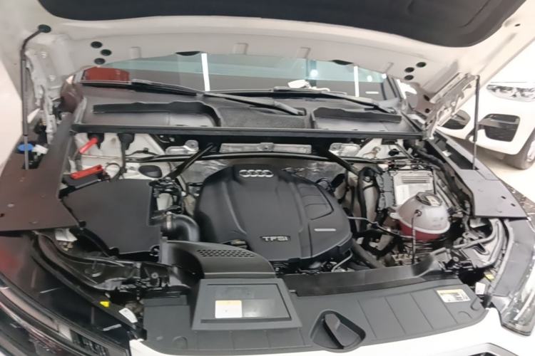 Used Audi Q5L 2022 40T Fashionable and Dynamic Model Engine Bay