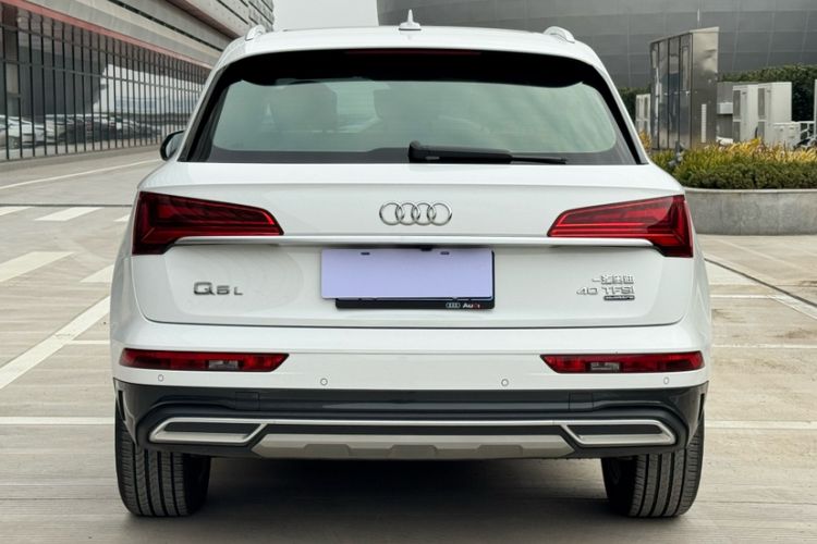 Used Audi Q5L 2022 40T Fashionable and Elegant Model Exterior 1
