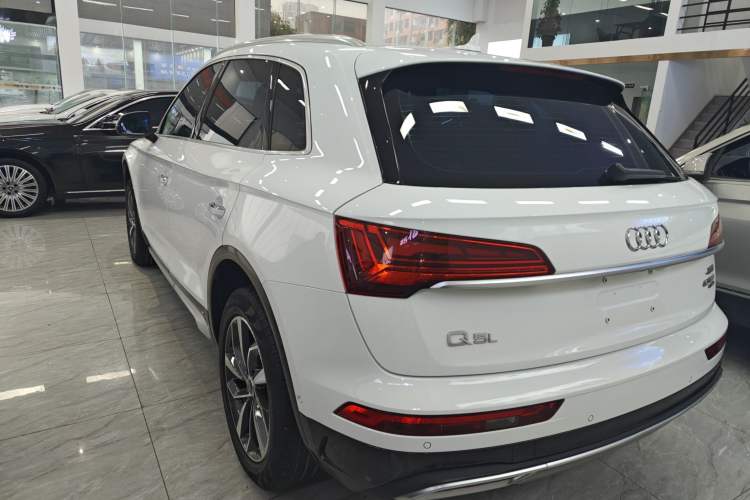 Used Audi Q5L 2022 40T Luxury Elegant Model Exterior 2