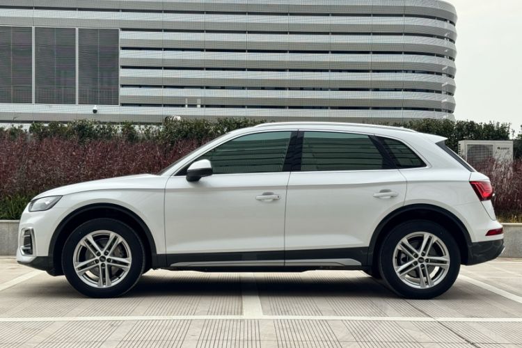 Used Audi Q5L 2022 40T Fashionable and Elegant Model Exterior 3