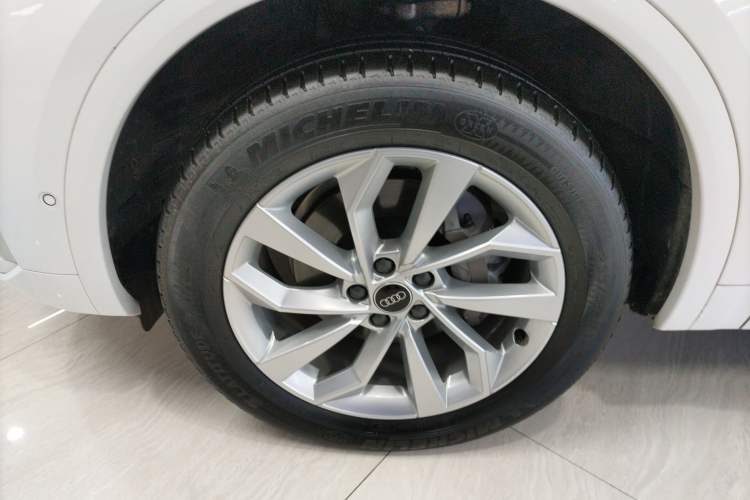 Used Audi Q5L 2022 40T Luxury Dynamic Model Exterior 4