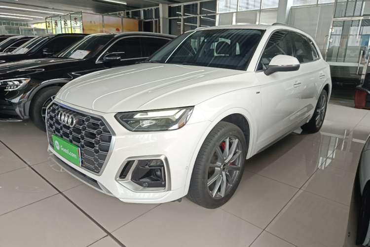 Used Audi Q5L 2022 40T Luxury Dynamic Model Guazi used car, China used car export, Used car for sale, Used cars, Cheapest cars for sale