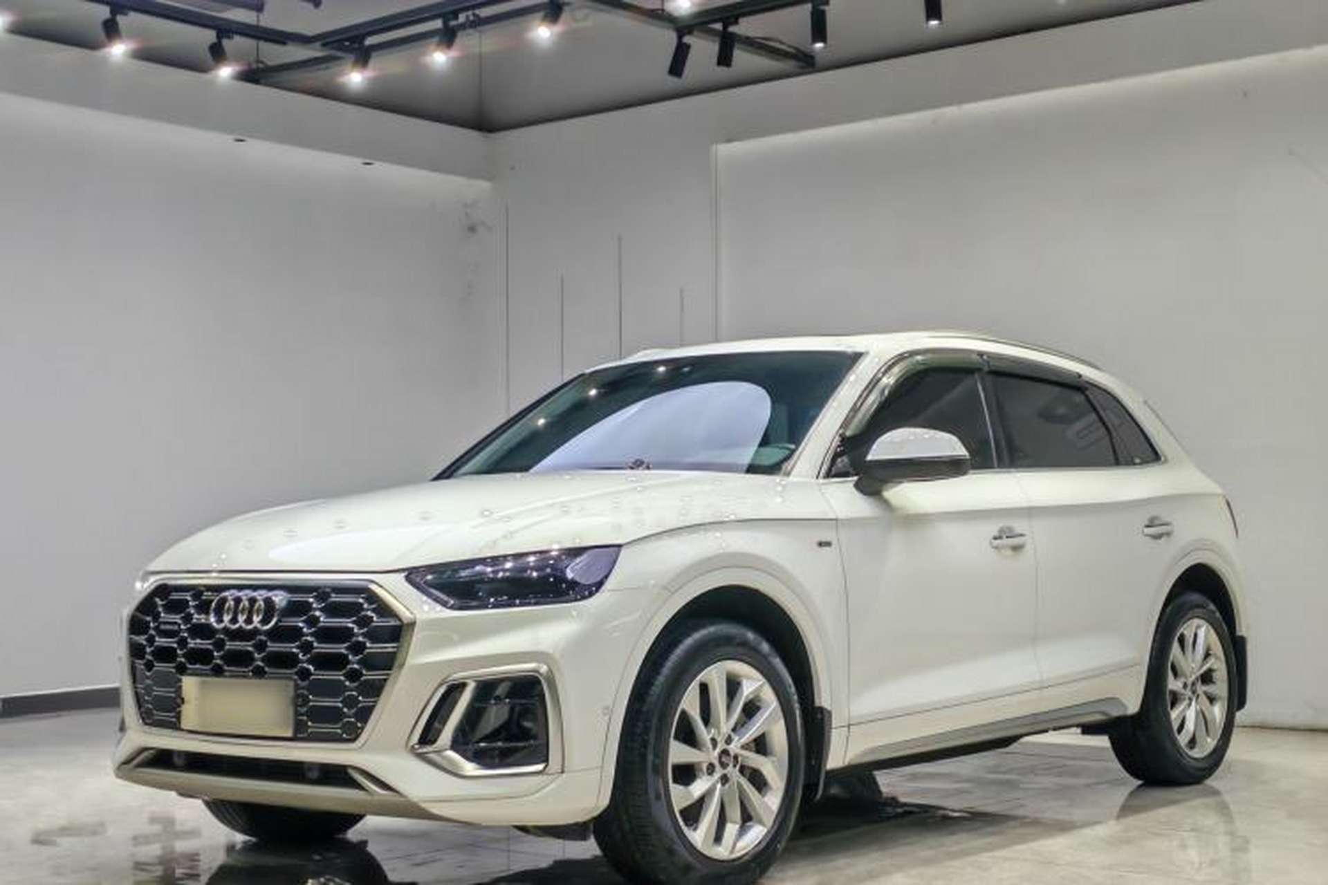 Used Audi Q5L 2022 40T Luxury Dynamic Model Front Left 45 Deg