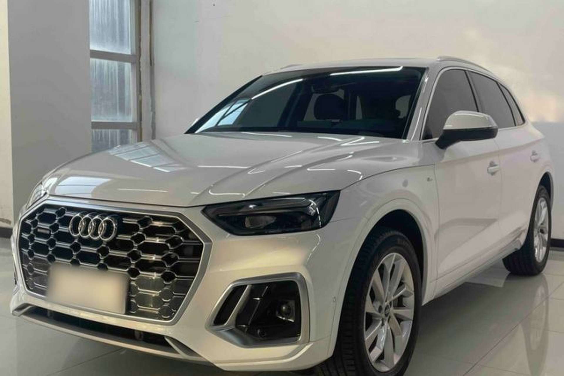 Used Audi Q5L 2022 40T Luxury Dynamic Model Front Left 45 Deg