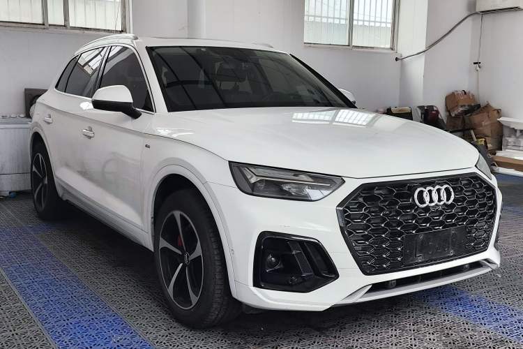 Used Audi Q5L 2022 40T Luxury Dynamic Model Front Right 45 Deg