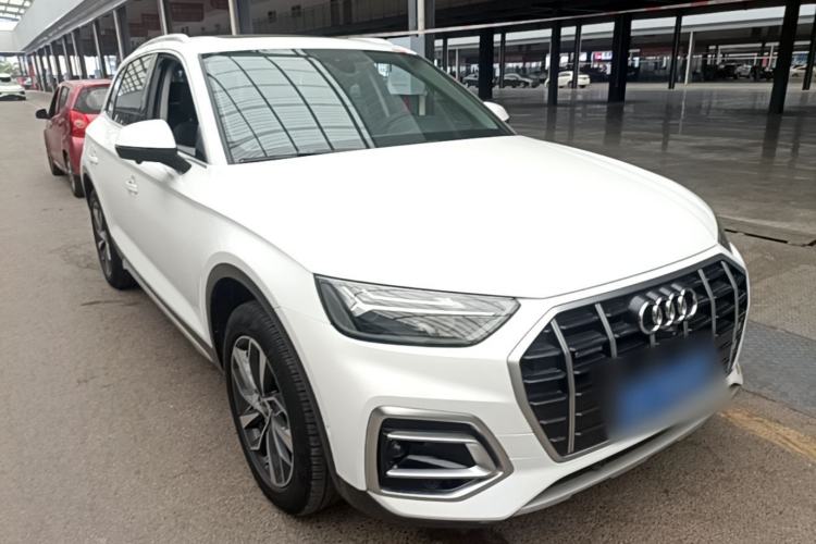Used Audi Q5L 2022 40T Luxury Elegant Model Front Right 45 Deg