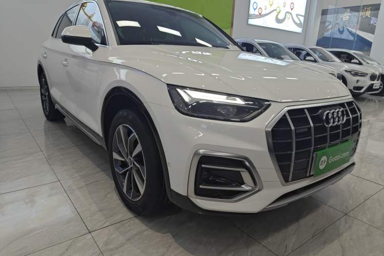 Used Audi Q5L 2022 40T Luxury Elegant Model Front Right 45 Deg