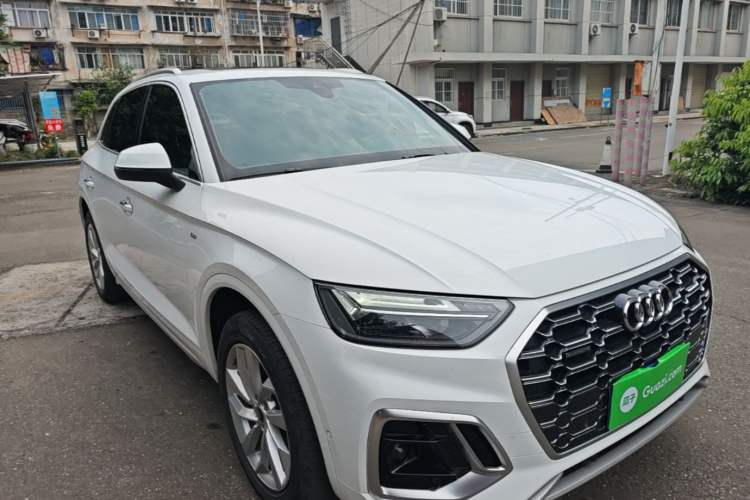 Used Audi Q5L 2022 40T Luxury Dynamic Model Front Right 45 Deg