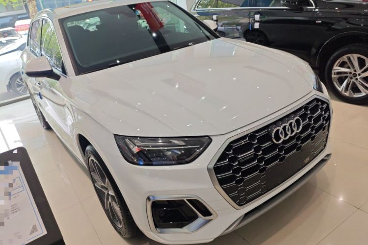 Used Audi Q5L 2022 45T Luxury Dynamic Model Front Right 45 Deg