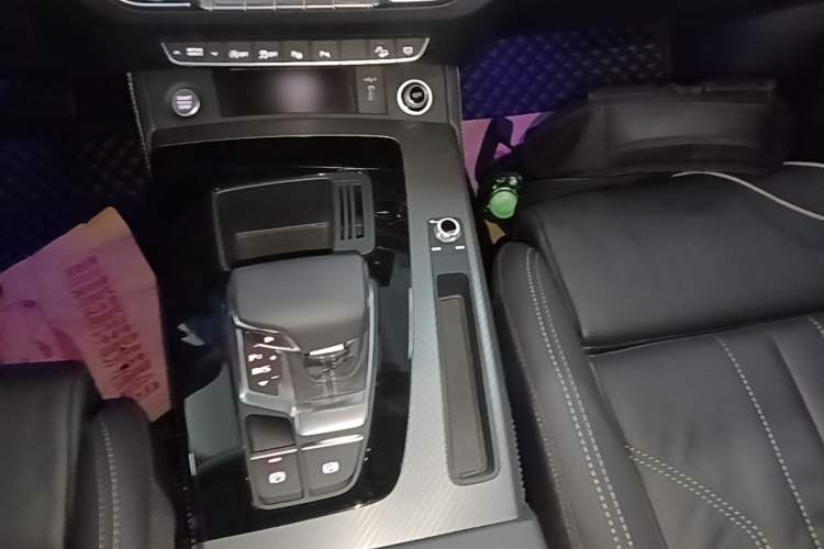 Used Audi Q5L 2022 Updated 40T Luxury Dynamic Edition Gear Lever