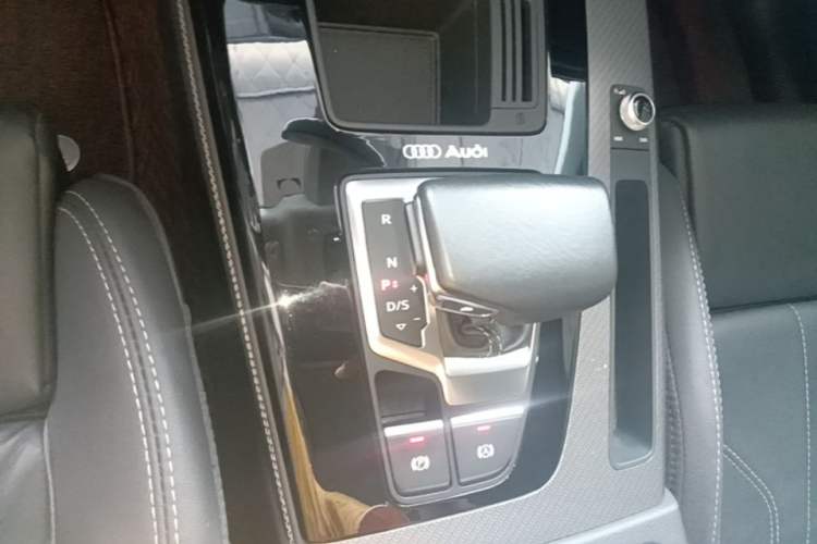 Used Audi Q5L 2022 40T Fashionable and Dynamic Model Gear Lever