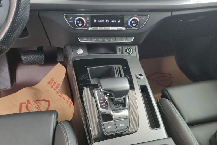 Used Audi Q5L 2022 Updated 40T Luxury Dynamic Edition Gear Lever