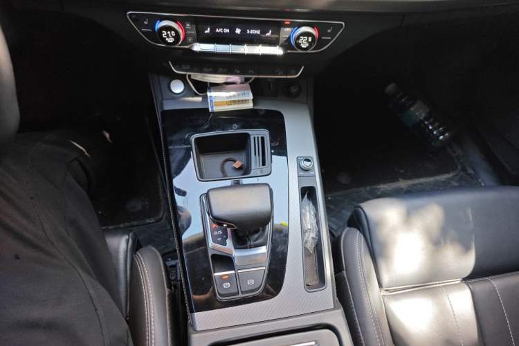 Used Audi Q5L 2022 40T Luxury Dynamic Model Gear Lever